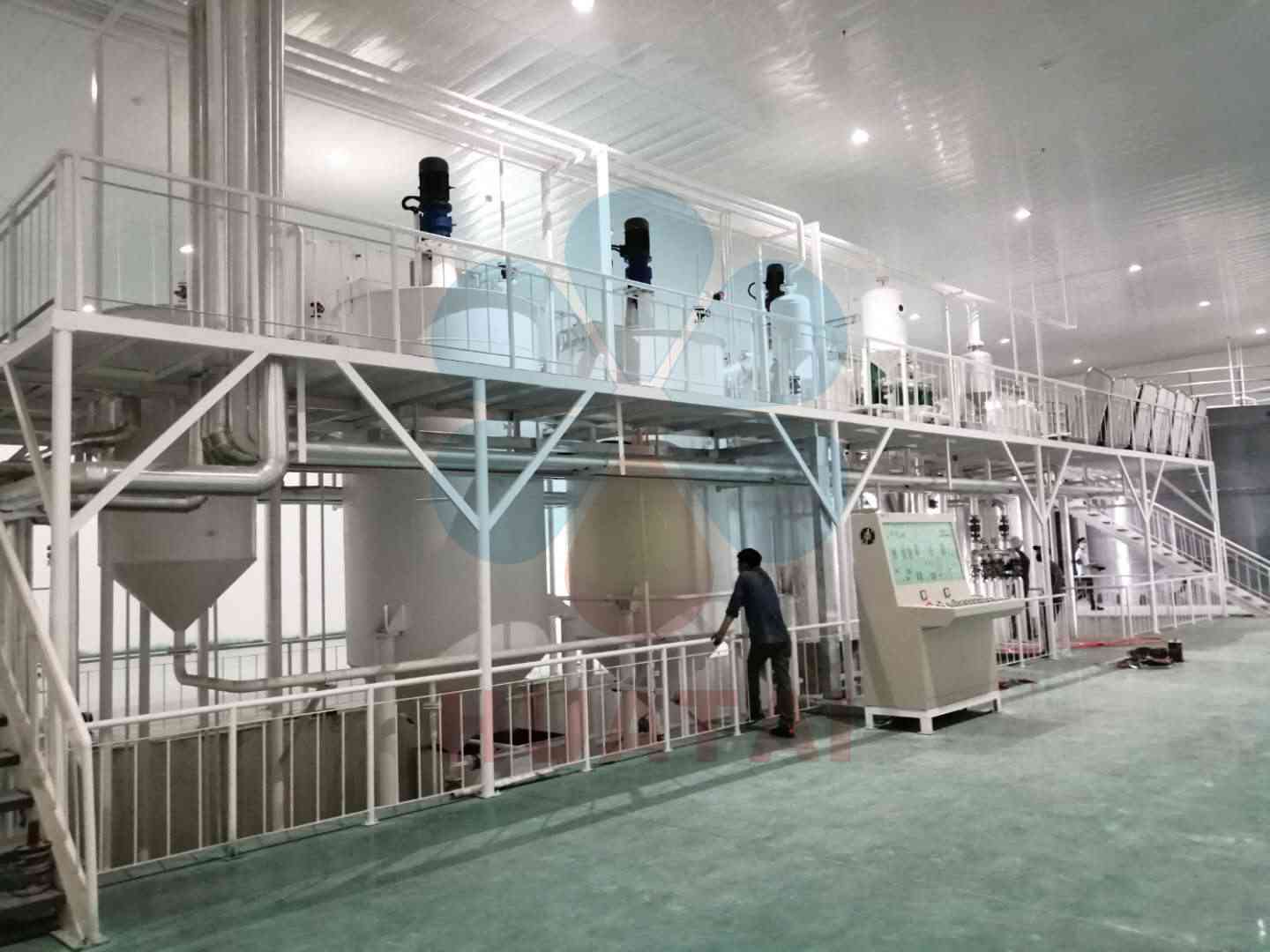 What are the main steps in the peanut oil refining process?