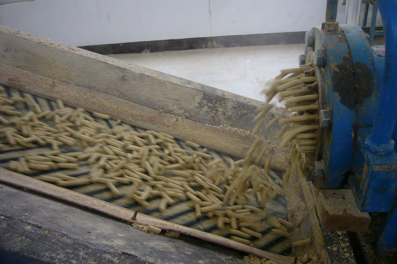 puffed oil materials rice bran by oil material extruder machine